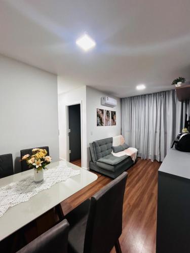 Apartamento novo e aconchegante perto do centro da cidade