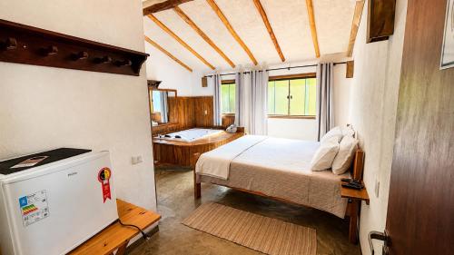 a small bedroom with a bed and a window at Pousada Verde Serena SFX in São Francisco Xavier
