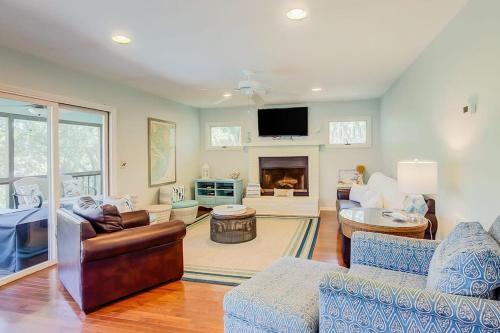 a living room filled with furniture and a tv at Goldie's Retreat in Edisto Beach