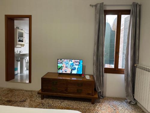 Golden Venezia Guest Rooms photo 36