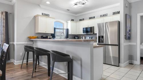 Pet-Friendly Luxury 3BR with Pool Sleeps 8 Near Beach photo 14