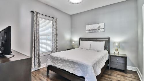 Pet-Friendly Luxury 3BR with Pool Sleeps 8 Near Beach photo 10