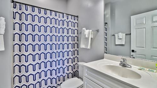 Pet-Friendly Luxury 3BR with Pool Sleeps 8 Near Beach photo 28