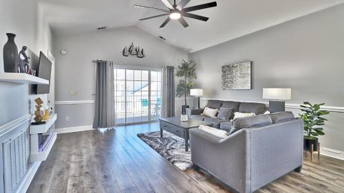 Pet-Friendly Luxury 3BR with Pool Sleeps 8 Near Beach photo 30