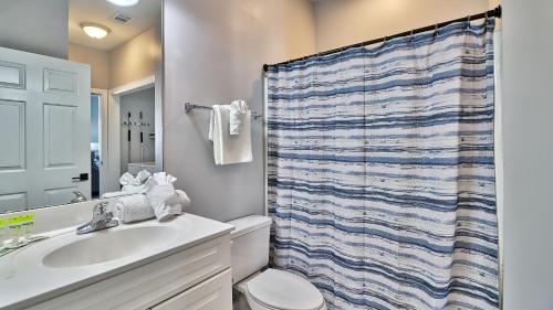 Pet-Friendly Luxury 3BR with Pool Sleeps 8 Near Beach photo 29