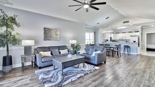Pet-Friendly Luxury 3BR with Pool Sleeps 8 Near Beach photo 6