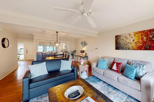 Schooner Court 705 photo 5