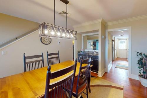 Schooner Court 705 photo 7
