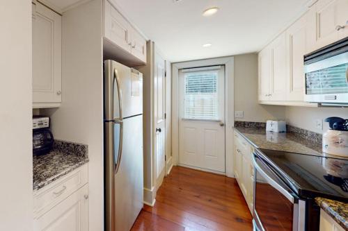 Schooner Court 705 photo 11