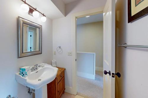 Schooner Court 705 photo 12
