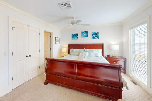 Schooner Court 705 photo 17
