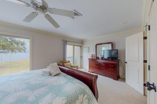 Schooner Court 705 photo 15