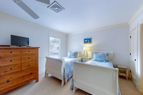 Schooner Court 705 photo 18