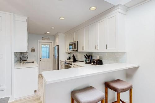 Fairway Lane 102 photo 8