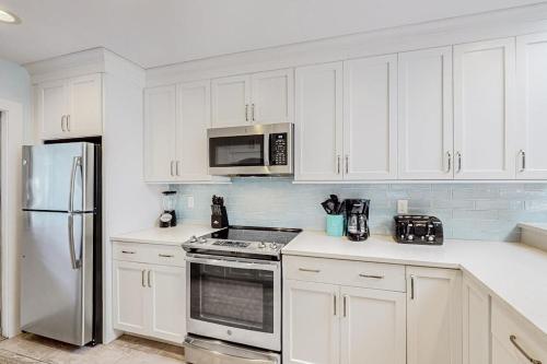 Fairway Lane 102 photo 9