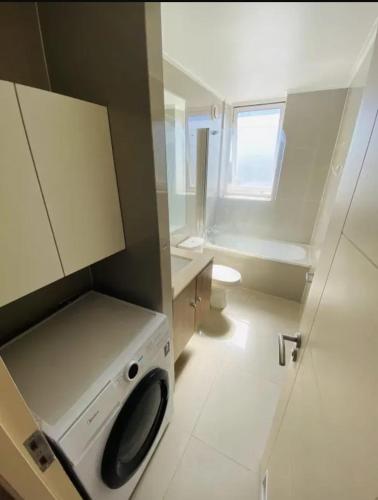 a small bathroom with a washing machine in it at Departamento Centro Chillán in Chillán