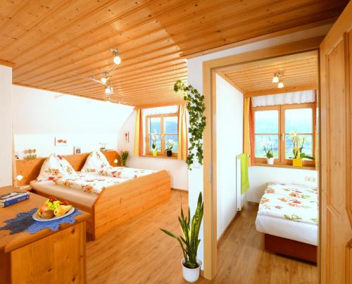 Cama o camas de una habitación en Hüttstädterhof Familie Pötsch