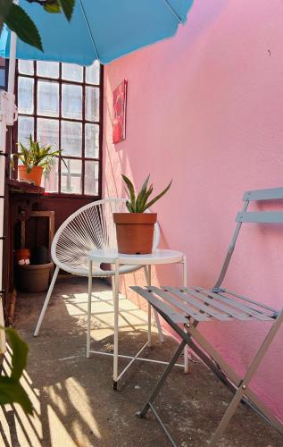Boogaloo House The Pink Suite