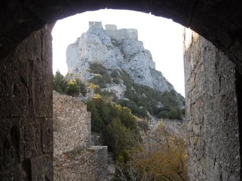a view of a mountain with a castle on top at Apartment the Haven in Cucugnan