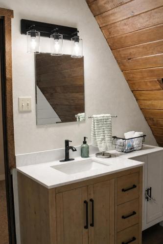 a bathroom with a sink and a mirror at Tall Timber in Packwood