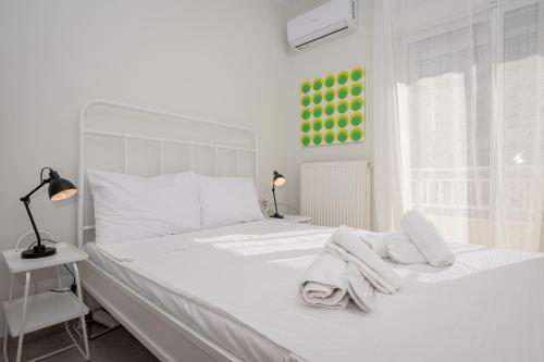 Evi's 2 BDR Apartment With Parking