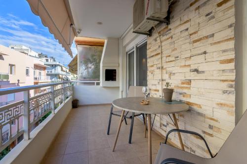 Evi's 2 BDR Apartment With Parking