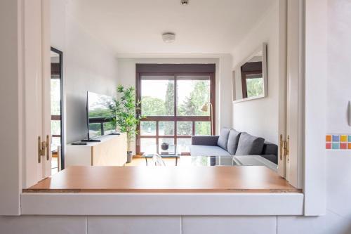 Apartamento premium y luminoso con gym & parking cerca de Plenilunio & Metropolitano by beBalmy
