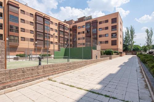 Apartamento premium y luminoso con gym & parking cerca de Plenilunio & Metropolitano by beBalmy