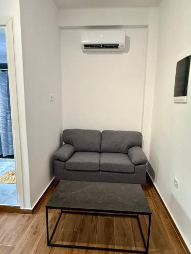 DownTown Small Apartment 3