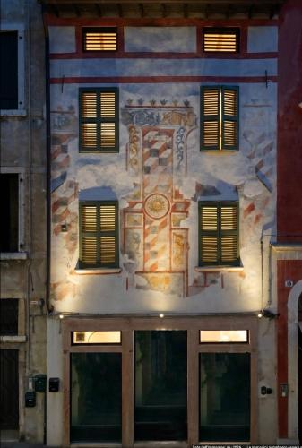 a building with a painting on the side of it at Marinali Rooms - 1460 in Bassano del Grappa