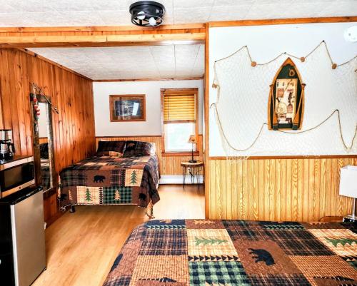 a bedroom with two beds and a wall with a mural at Maple Grove Lodging in Finland