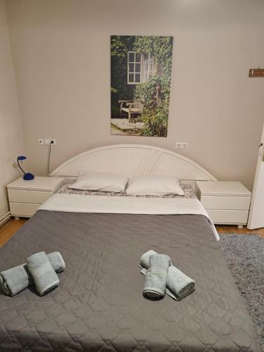 a bed with two pairs of towels on it at Harys Home in Korinos