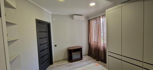 a living room with a television and a window at Mircea cel Batrin apartament in Chişinău