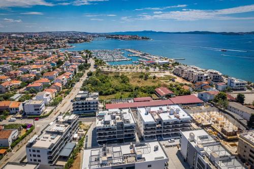 Olive Luxe Penthouse with Jacuzzi and Sea View