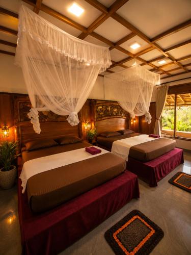 a bedroom with two beds in a room at Nature Lounge in Udawalawe