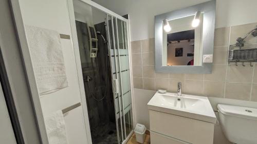 a white bathroom with a sink and a shower at Maison d'hôtes de charme ttakoinenborda in Sare