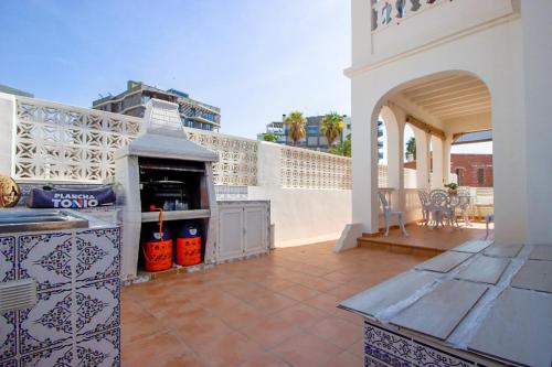 Mediterranean Beach Retreat Spacious 2 Bedroom Home with Patio and Sea Views