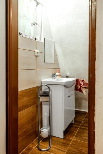 a small bathroom with a sink and a mirror at Chatka Jitka kytka in Jedovnice