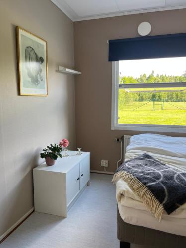 a bedroom with a bed and a window at Ängsstugan in Orkelljunga