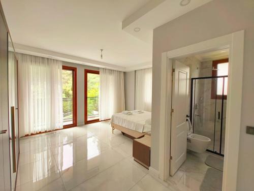 a bedroom with a bed and a tub and a shower at Villa Musa in Marmaris