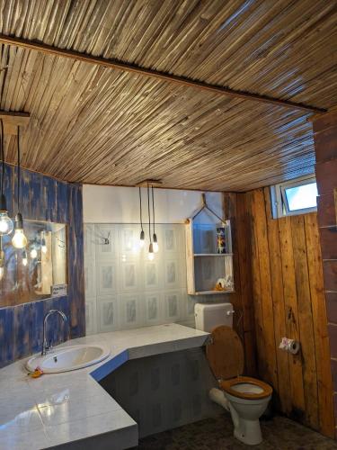 a bathroom with a tub and a toilet and a sink at Bon Vivant Front de Mer - Ile Rodrigues in Rodrigues Island