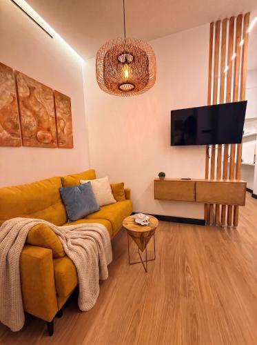 NEW! Designer flat with private patio in Triana