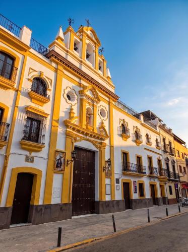 NEW! Designer flat with private patio in Triana
