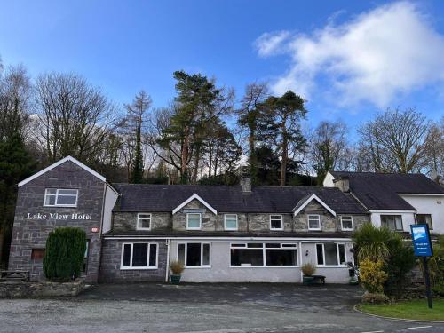 a building with a sign that reads lake view hotel at The Lake View Hotel in Llanberis