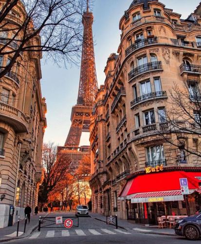 Eiffel Tower View - Apartment Award 2026