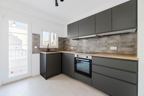 Stylish Newly Renovated 4 bedroom Apartment