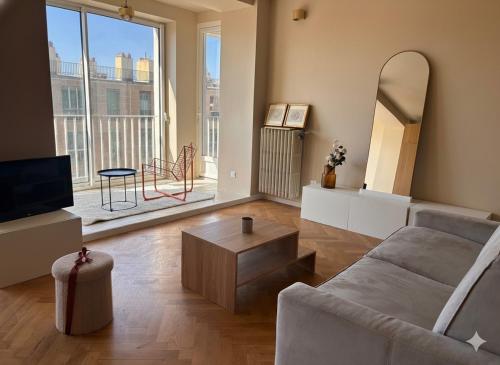 Appartement 80m2 Terrasse Vue Bonne Mère centre Vieux-Port - option parking