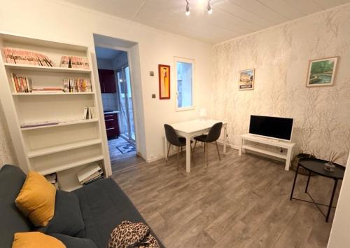 Small peaceful haven with patio in the heart of Sète