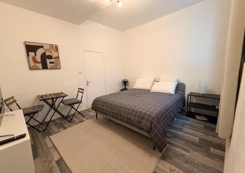 Small peaceful haven with patio in the heart of Sète