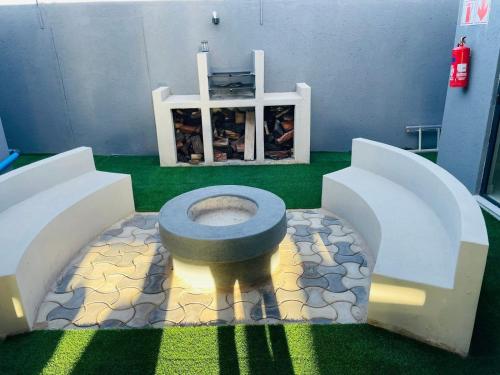 a bathroom with a toilet in the middle of a room at Impèrio Boutique Guest Lodge in Siyabuswa
